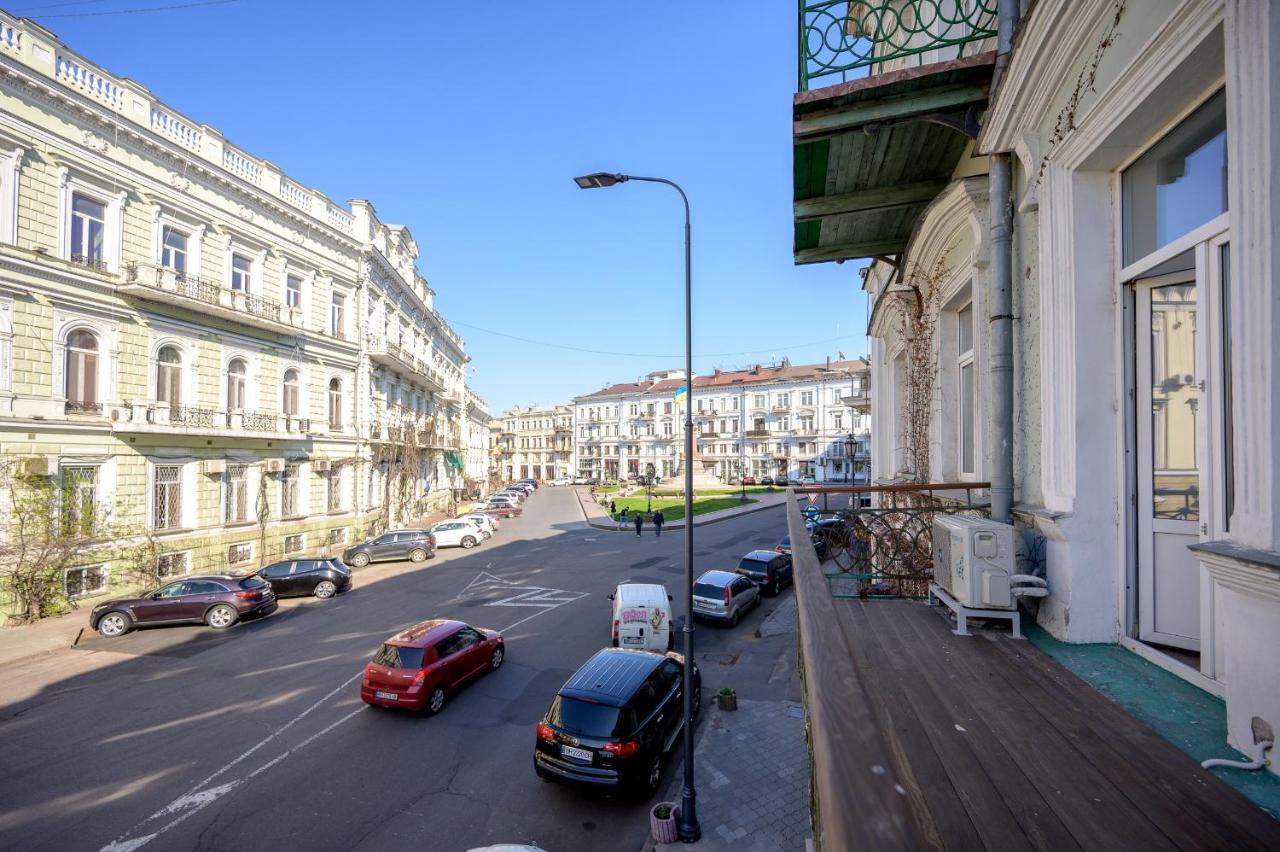 Vintage Apart On Ekaterininskaya Sq. 9 Odesa Exterior photo
